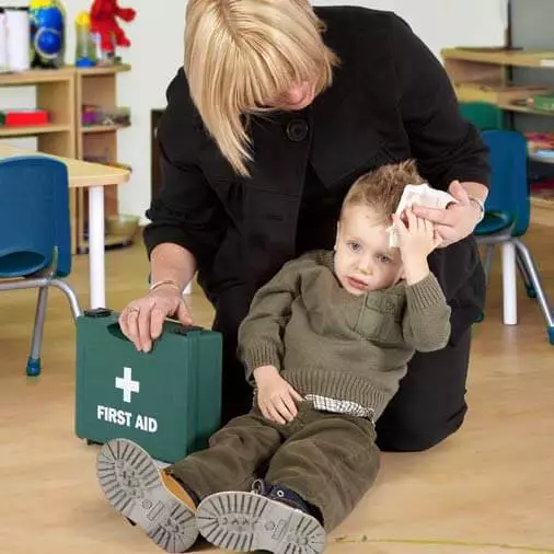 Paediatric First Aid Training childcare staff / nursery workers / teachers / caregivers CPR for infants and children first aid requirements for early years